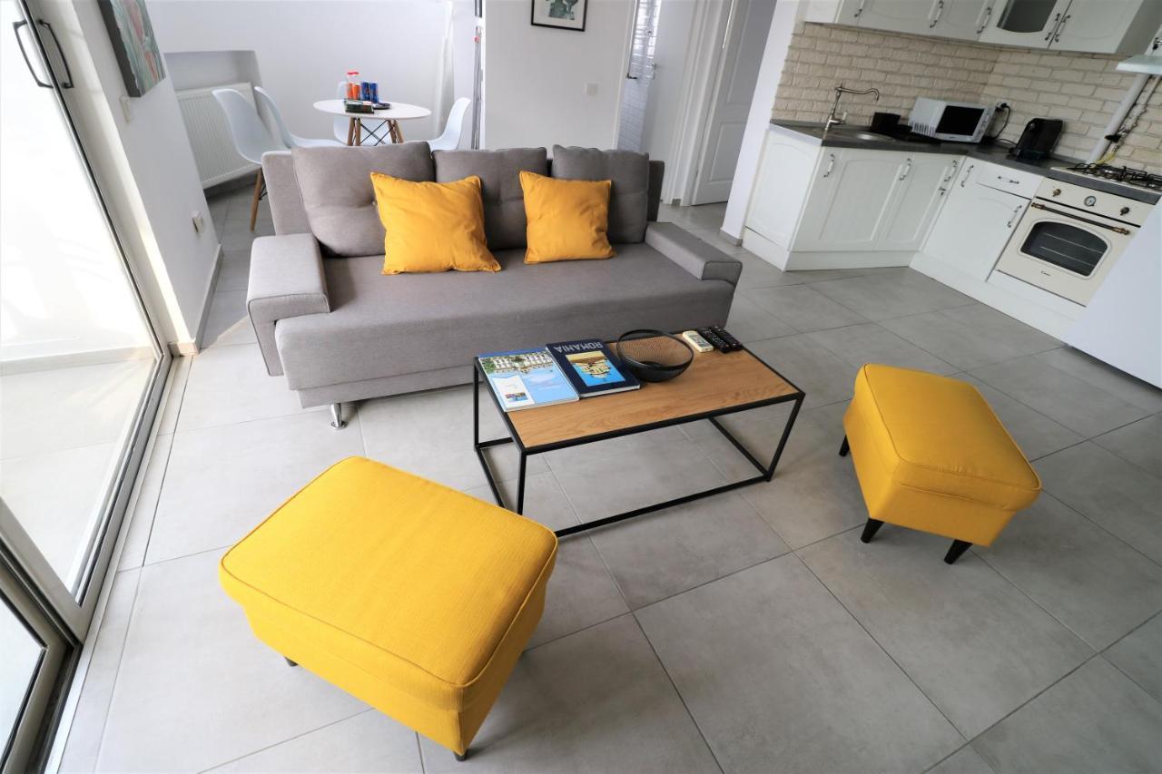 בוקרשט Serenity Heights Apartment: A Panoramic Haven Near Old Town - Free Minibar מראה חיצוני תמונה