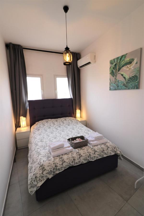 בוקרשט Serenity Heights Apartment: A Panoramic Haven Near Old Town - Free Minibar מראה חיצוני תמונה