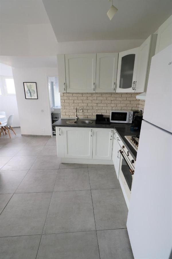 בוקרשט Serenity Heights Apartment: A Panoramic Haven Near Old Town - Free Minibar מראה חיצוני תמונה