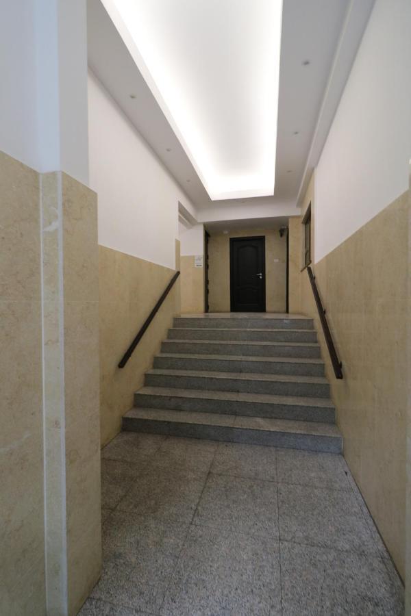 בוקרשט Serenity Heights Apartment: A Panoramic Haven Near Old Town - Free Minibar מראה חיצוני תמונה