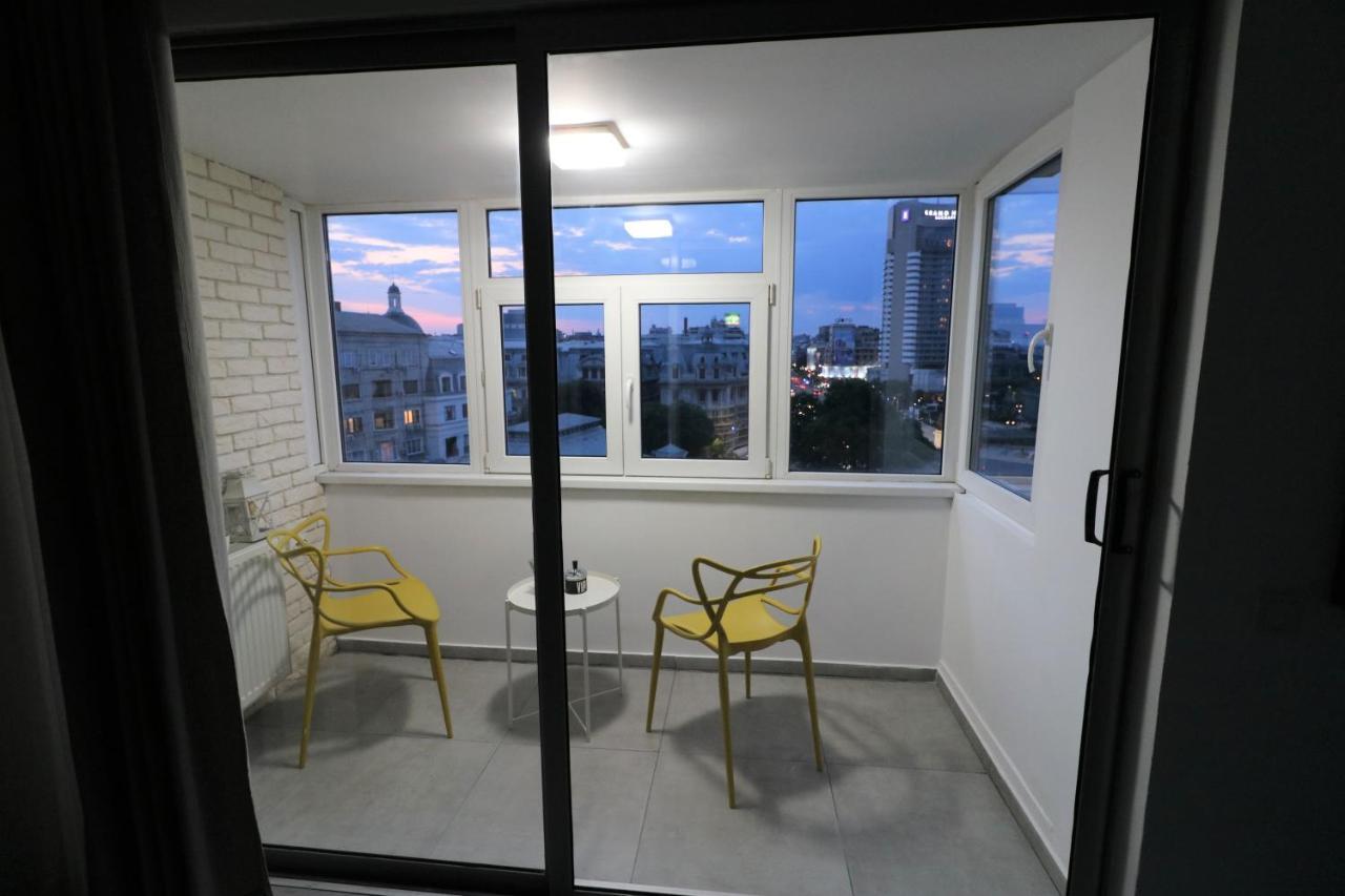 בוקרשט Serenity Heights Apartment: A Panoramic Haven Near Old Town - Free Minibar מראה חיצוני תמונה