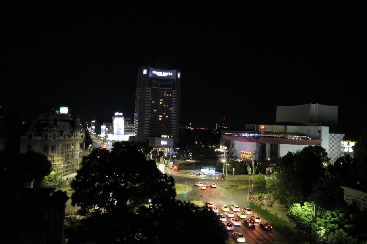 בוקרשט Serenity Heights Apartment: A Panoramic Haven Near Old Town - Free Minibar מראה חיצוני תמונה