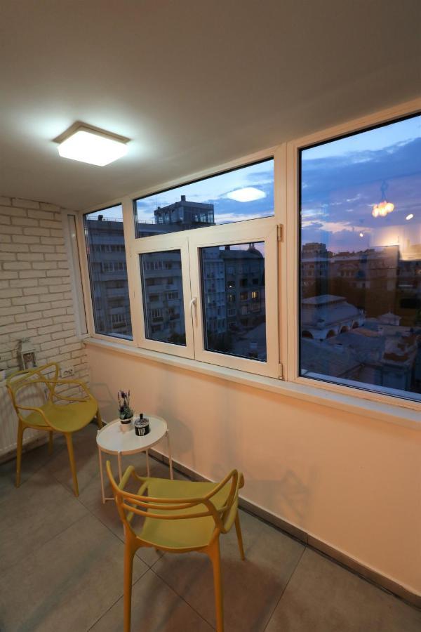 בוקרשט Serenity Heights Apartment: A Panoramic Haven Near Old Town - Free Minibar מראה חיצוני תמונה