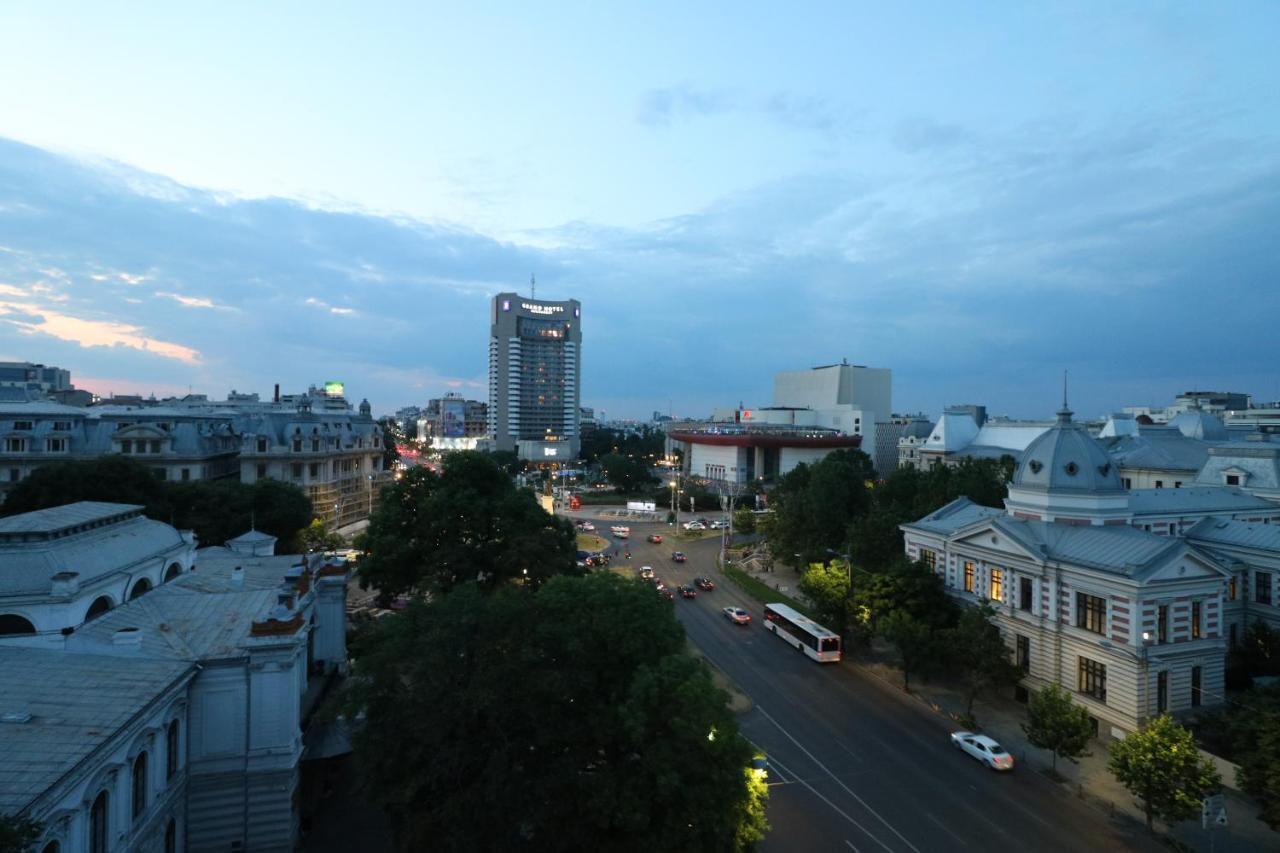 בוקרשט Serenity Heights Apartment: A Panoramic Haven Near Old Town - Free Minibar מראה חיצוני תמונה