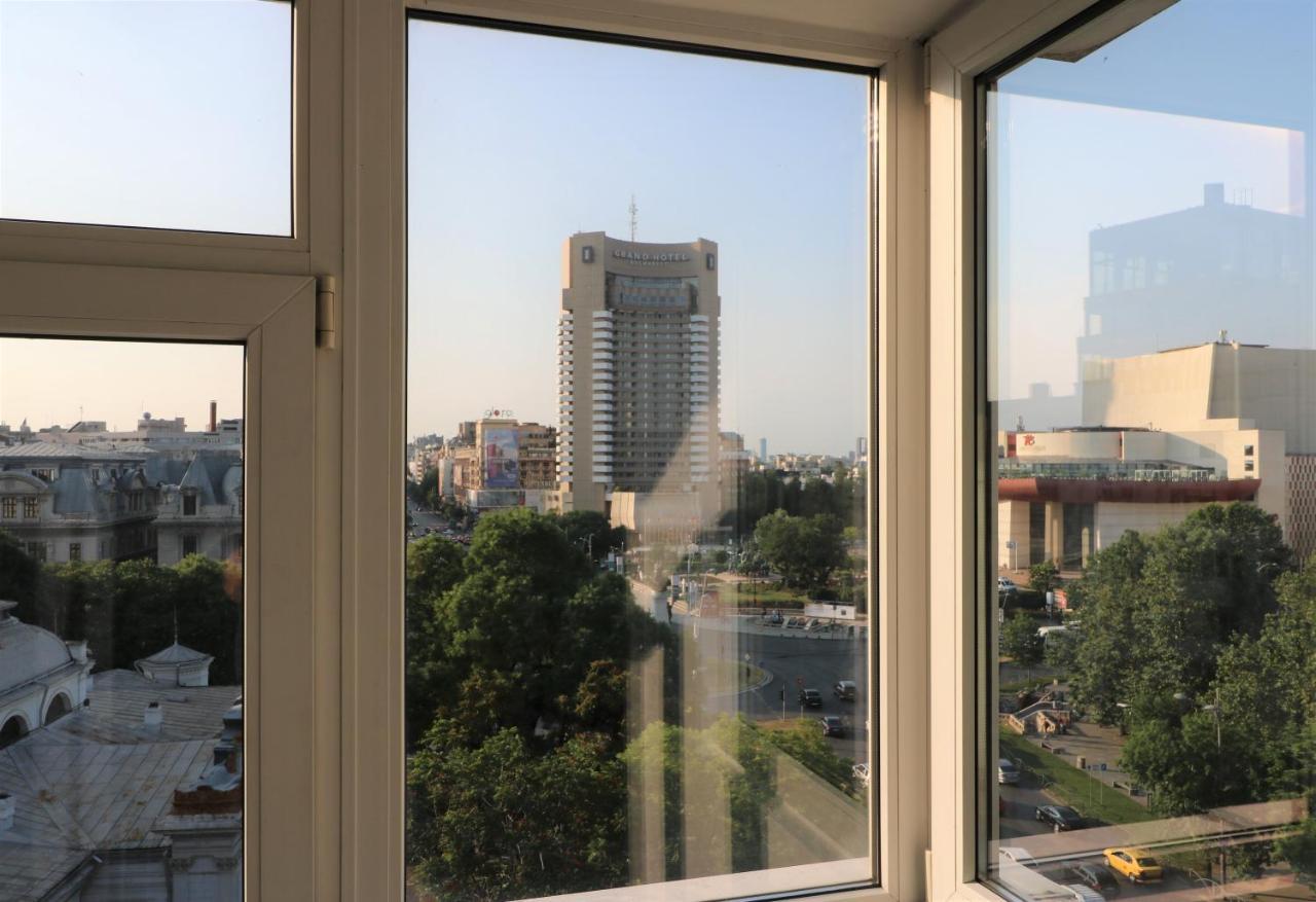 בוקרשט Serenity Heights Apartment: A Panoramic Haven Near Old Town - Free Minibar מראה חיצוני תמונה